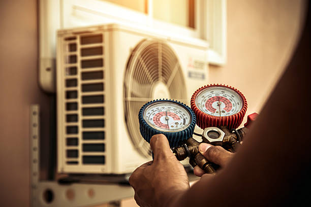 Professional Hvac technician working in Dallas, OR